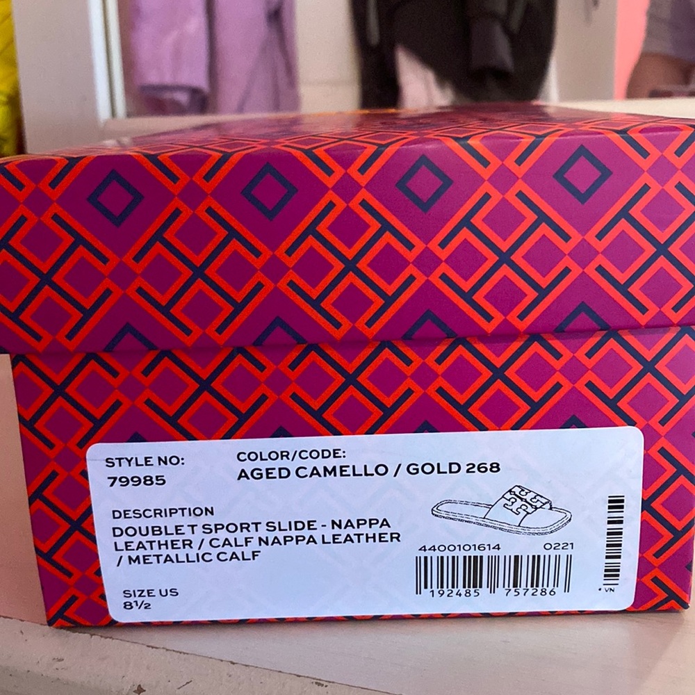 Nice brown tory burch slides